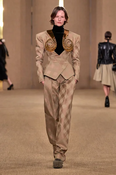 Look 14